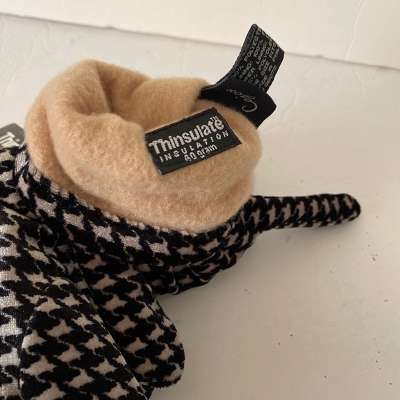 Black and White Thinsulate gloves NWT - Picture 3 of 4